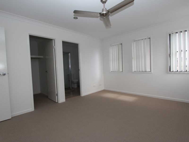 3/6 Fourth Avenue, Labrador QLD 4215