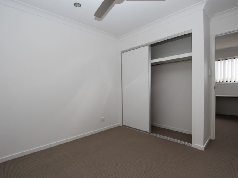 3/6 Fourth Avenue, Labrador QLD 4215