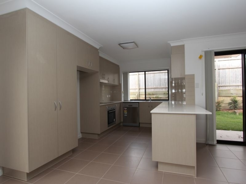 3/6 Fourth Avenue, Labrador QLD 4215
