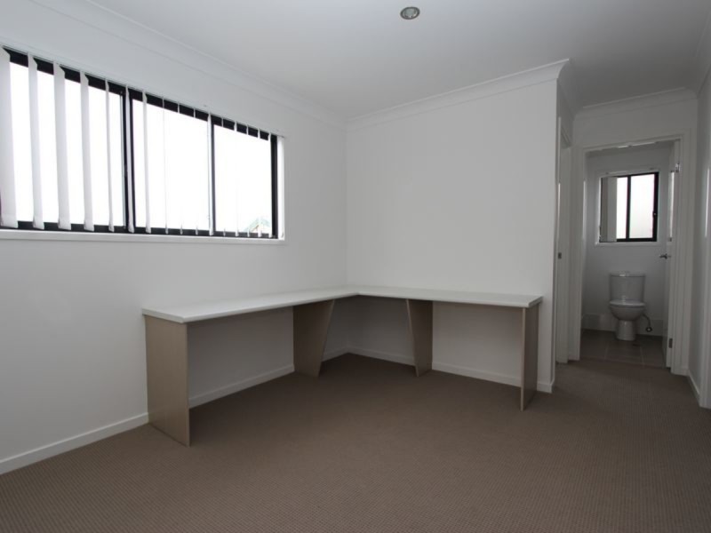 3/6 Fourth Avenue, Labrador QLD 4215