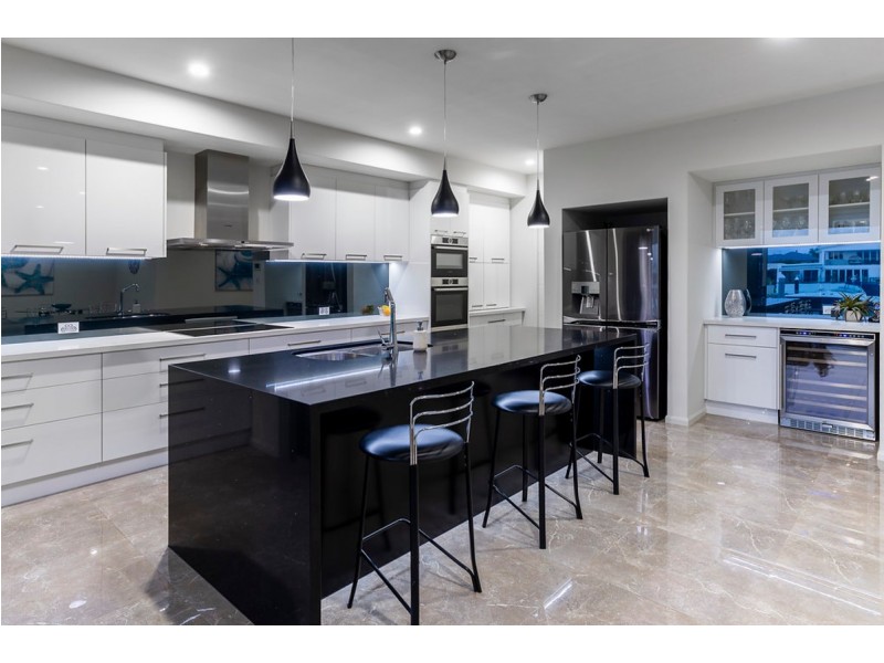 69 Cova Boulevard, Hope Island QLD 4212