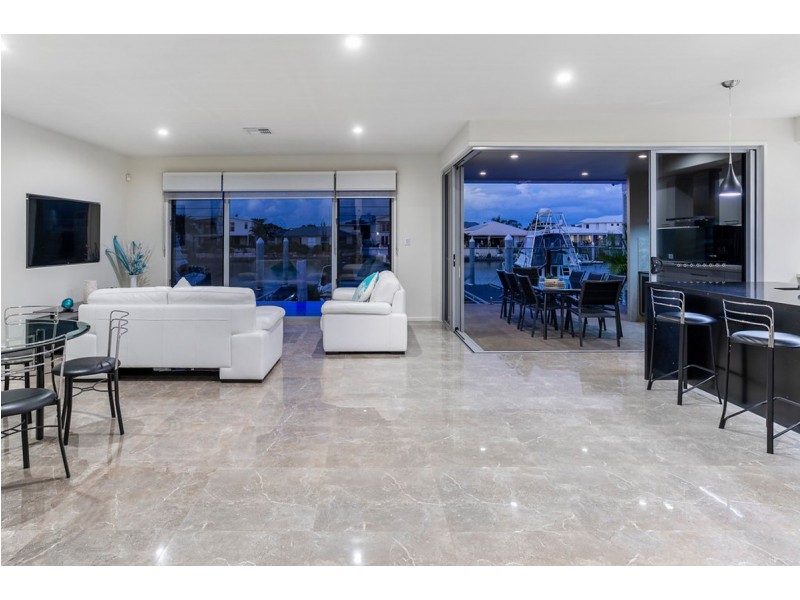 69 Cova Boulevard, Hope Island QLD 4212