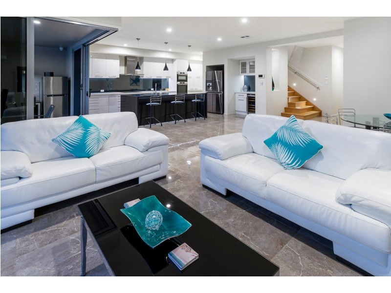 69 Cova Boulevard, Hope Island QLD 4212