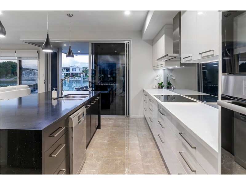 69 Cova Boulevard, Hope Island QLD 4212