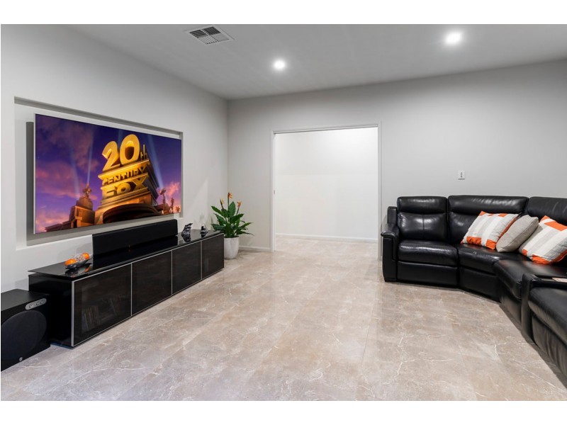 69 Cova Boulevard, Hope Island QLD 4212