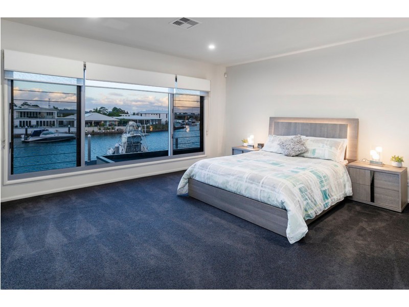 69 Cova Boulevard, Hope Island QLD 4212