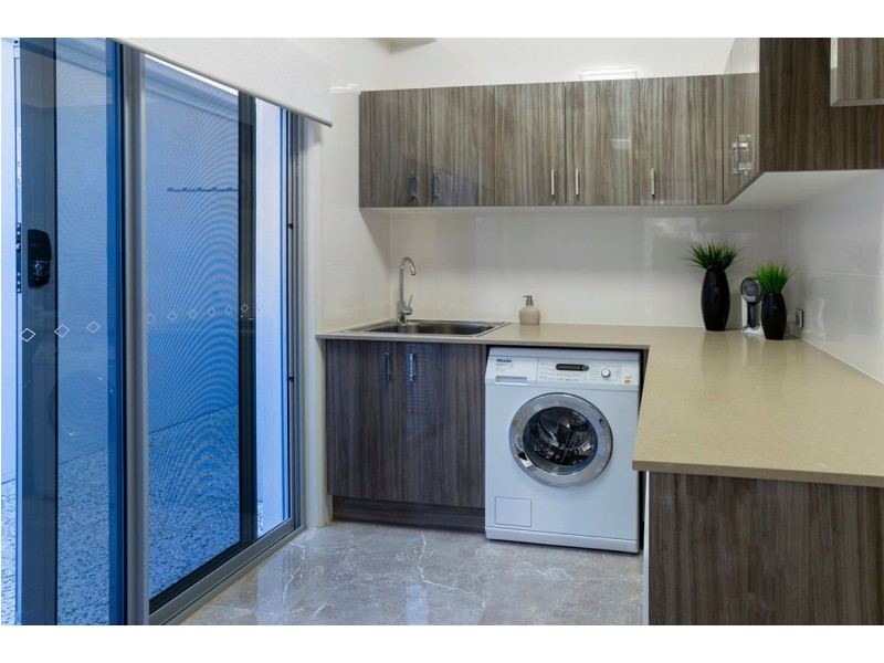 69 Cova Boulevard, Hope Island QLD 4212