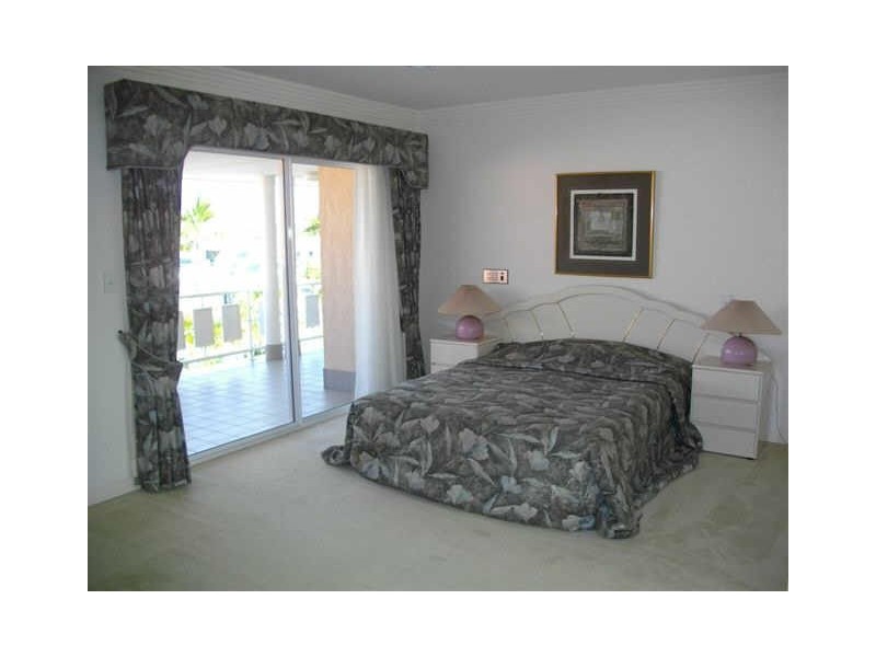 4 Royal Mews, Sovereign Islands QLD 4216