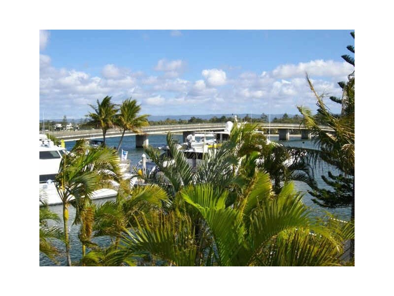 4 Royal Mews, Sovereign Islands QLD 4216