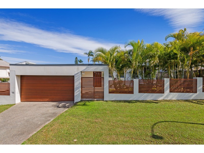 10 Ocean View Street, Benowa QLD 4217