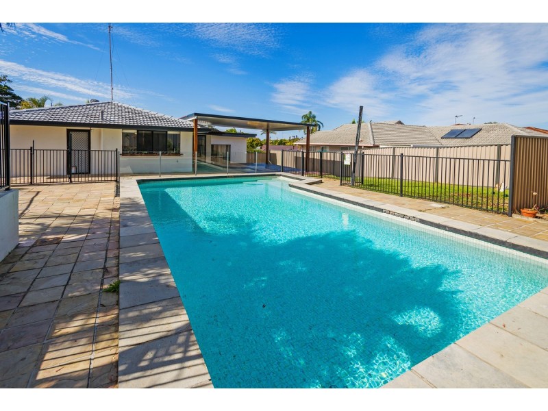 10 Ocean View Street, Benowa QLD 4217