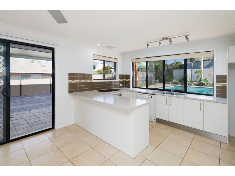 10 Ocean View Street, Benowa QLD 4217