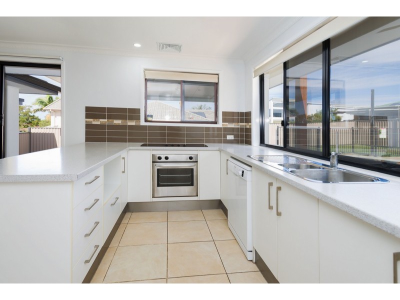 10 Ocean View Street, Benowa QLD 4217