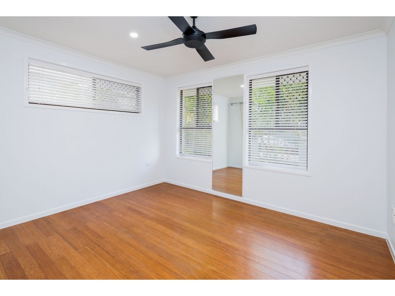 10 Ocean View Street, Benowa QLD 4217