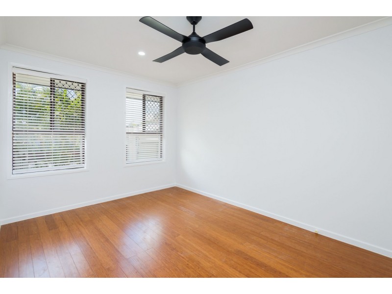 10 Ocean View Street, Benowa QLD 4217