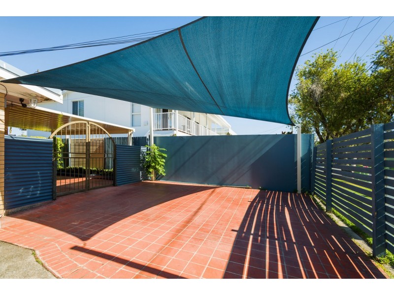 1/10 Donald Avenue, Paradise Point QLD 4216