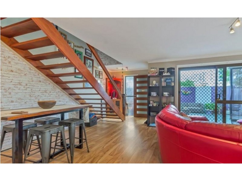 4/23 Whiting Street, Labrador QLD 4215