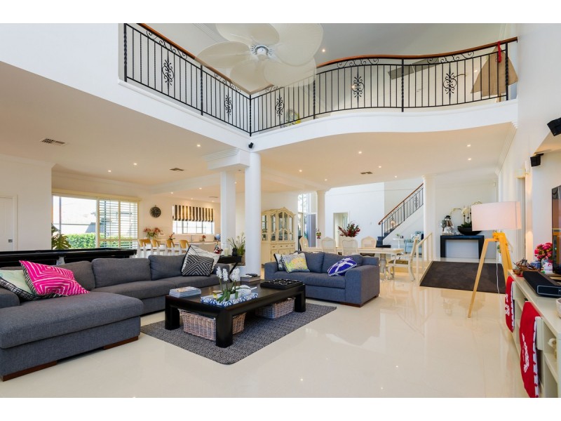 1 Excalibur Crescent, Paradise Point QLD 4216