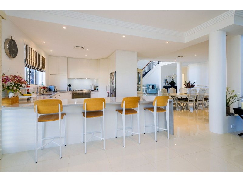 1 Excalibur Crescent, Paradise Point QLD 4216