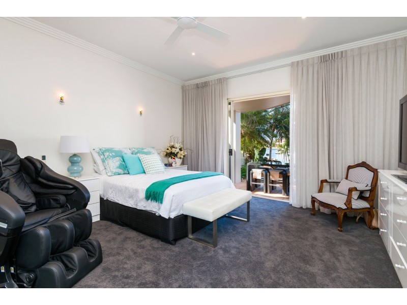 1 Excalibur Crescent, Paradise Point QLD 4216