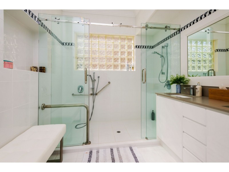 1 Excalibur Crescent, Paradise Point QLD 4216