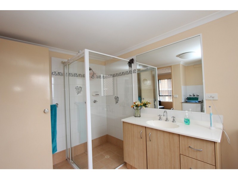 2/47 Bayview Street, Runaway Bay QLD 4216