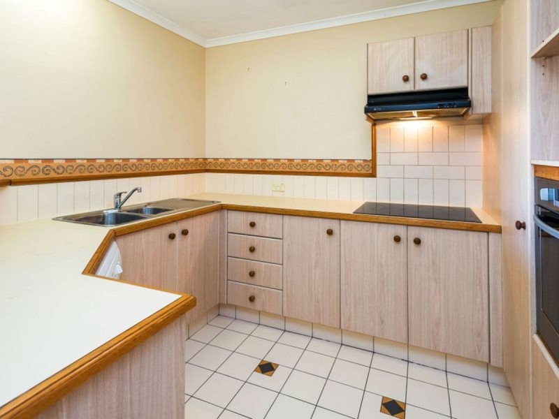 6/14-18 Jennifer Avenue, Runaway Bay QLD 4216