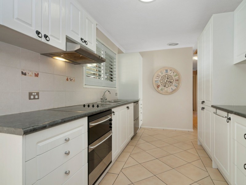 15 Burrinjuck Drive, Coombabah QLD 4216