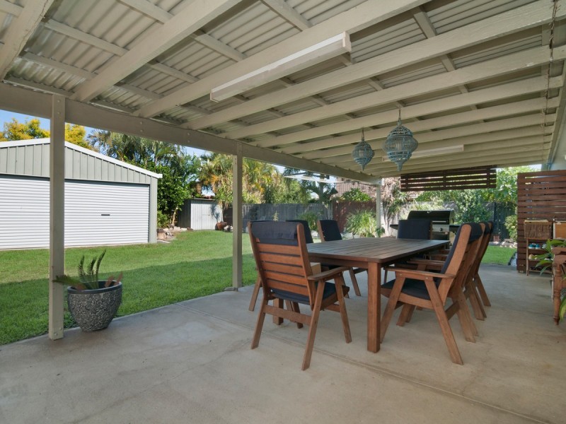 15 Burrinjuck Drive, Coombabah QLD 4216