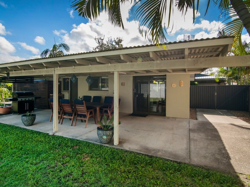 15 Burrinjuck Drive, Coombabah QLD 4216