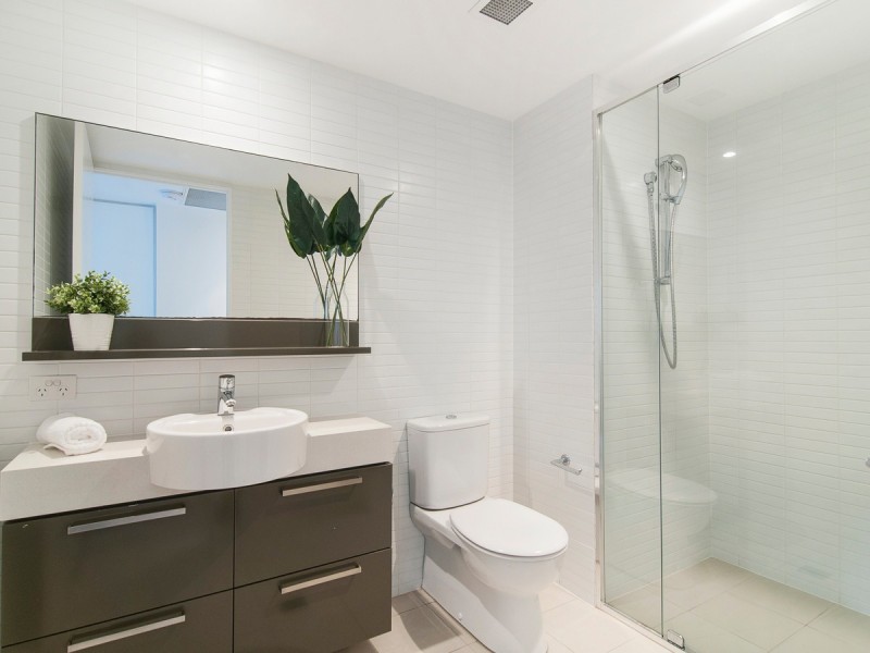 4302/323 Bayview St., Hollywell QLD 4216