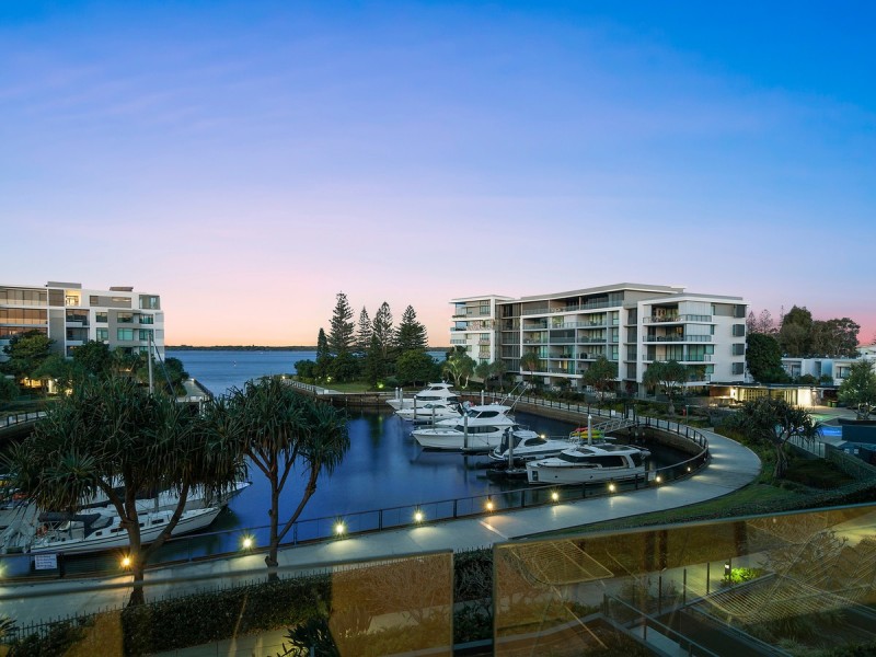 4302/323 Bayview St., Hollywell QLD 4216