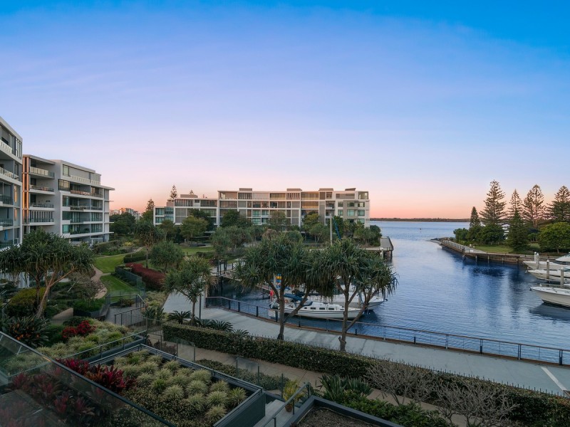 4302/323 Bayview St., Hollywell QLD 4216