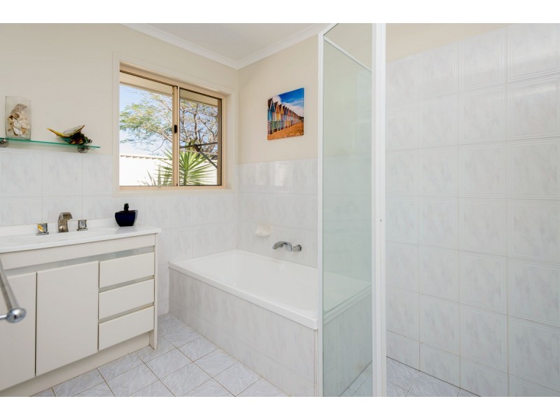 5 Cattleya Court, Hollywell QLD 4216