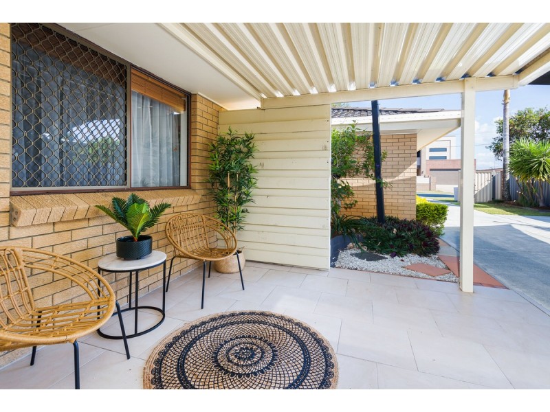 2/23 Victor Avenue, Paradise Point QLD 4216