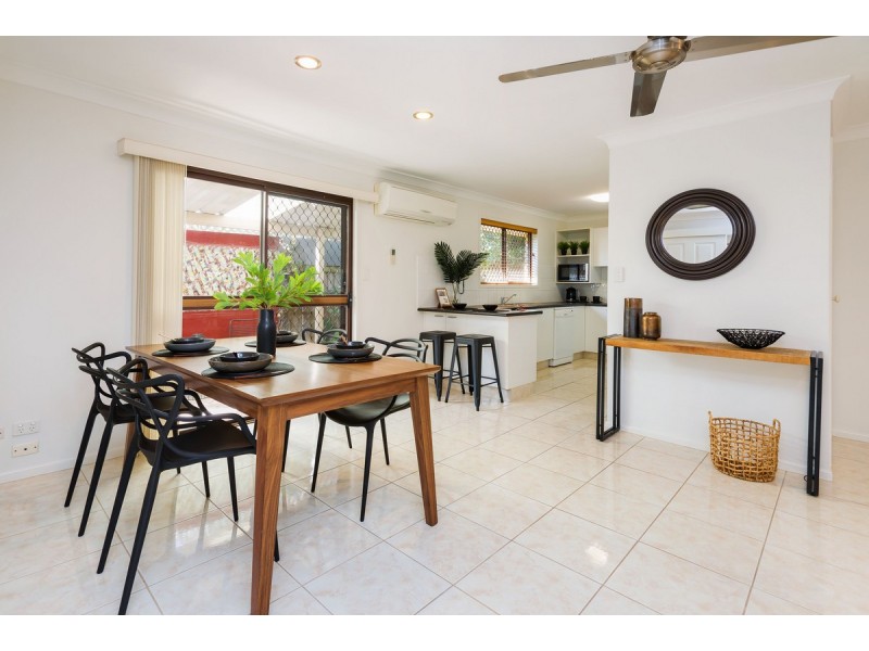 2/23 Victor Avenue, Paradise Point QLD 4216