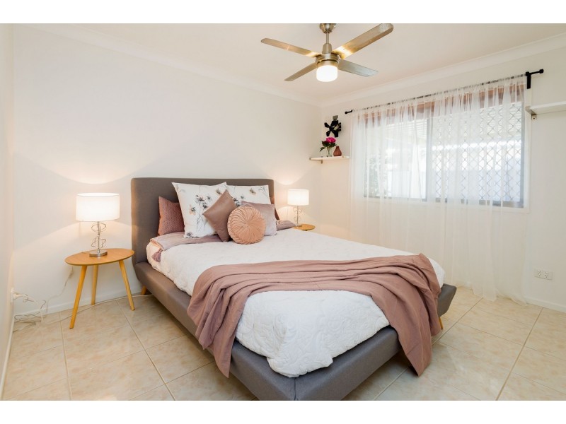 2/23 Victor Avenue, Paradise Point QLD 4216