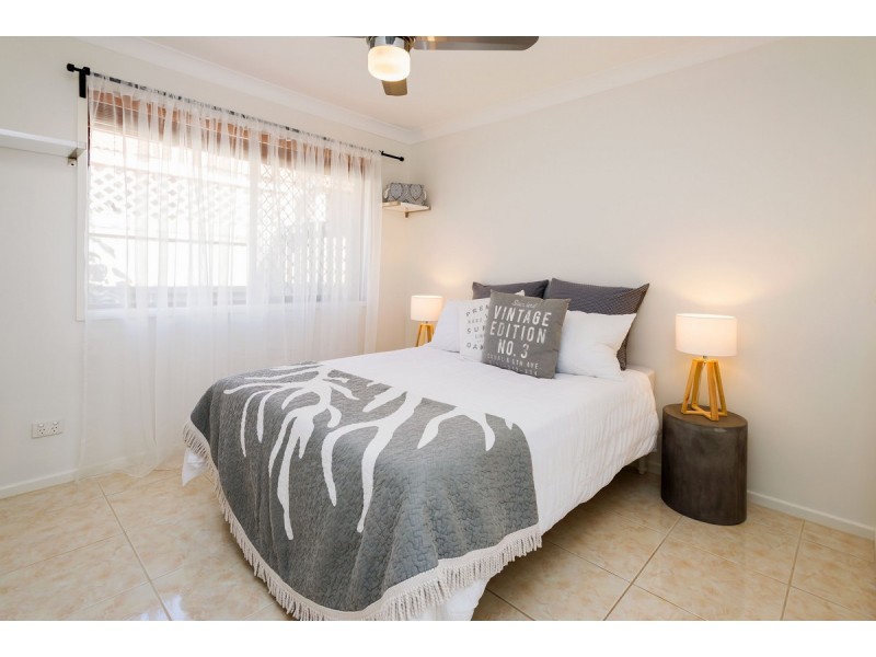 2/23 Victor Avenue, Paradise Point QLD 4216