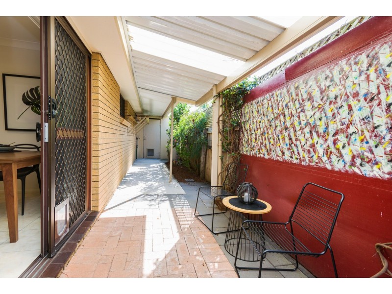 2/23 Victor Avenue, Paradise Point QLD 4216