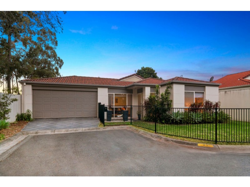 21 Siena Place, Coombabah QLD 4216