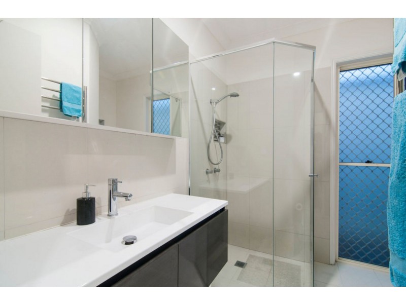 21 Siena Place, Coombabah QLD 4216