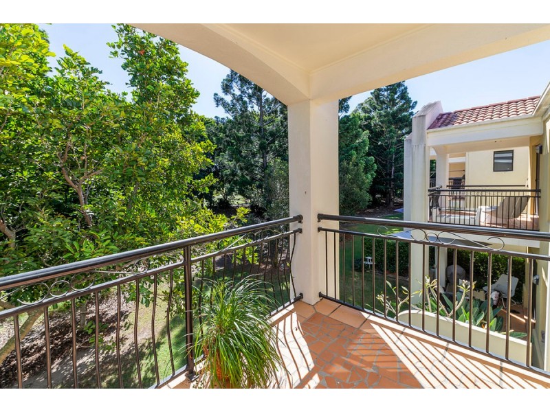 8856 Magnolia Drive East, Hope Island QLD 4212