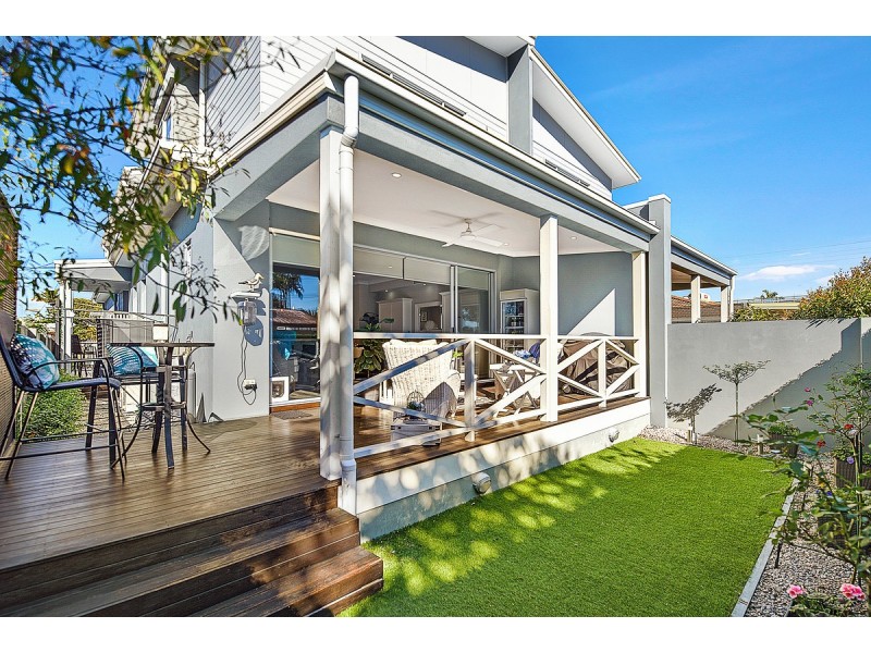 2/31 Milton Avenue, Paradise Point QLD 4216