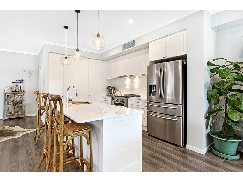 2/31 Milton Avenue, Paradise Point QLD 4216