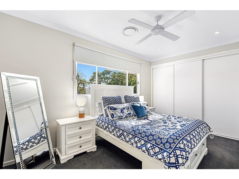 2/31 Milton Avenue, Paradise Point QLD 4216