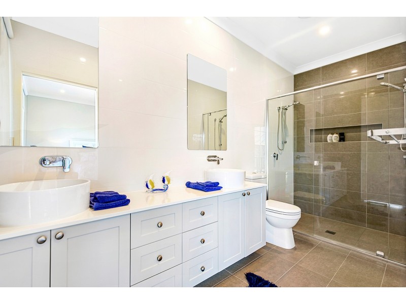 2/31 Milton Avenue, Paradise Point QLD 4216