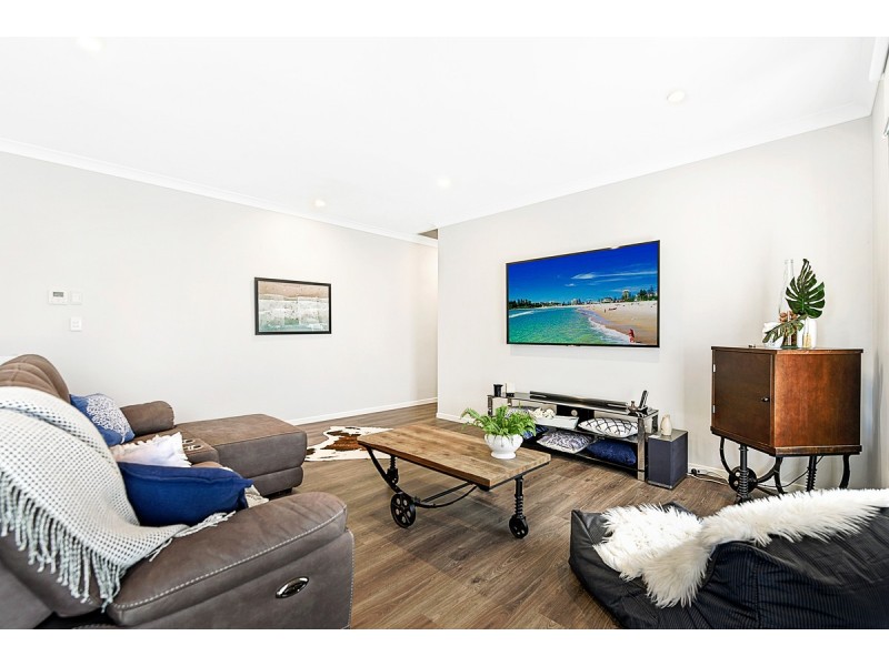 2/31 Milton Avenue, Paradise Point QLD 4216