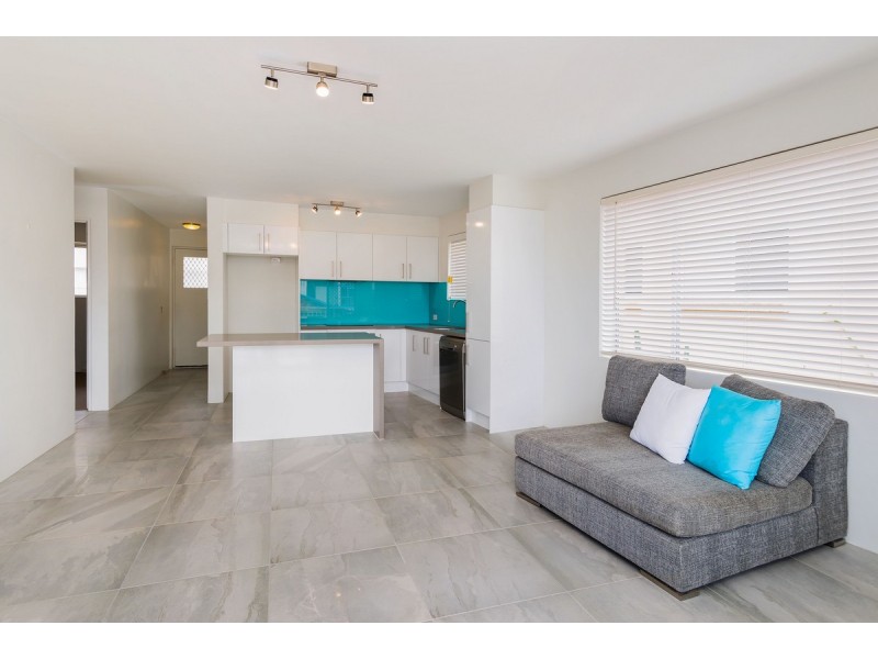 4/290 Marine Parade, Labrador QLD 4215