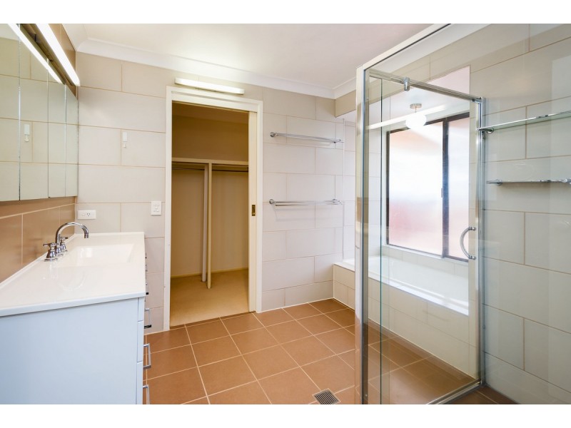 15 Mallard Avenue, Paradise Point QLD 4216