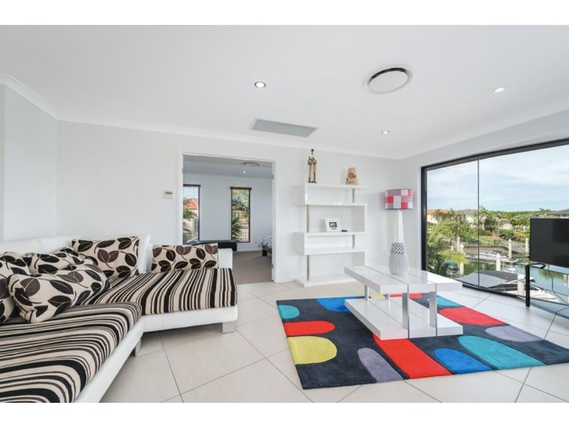 2136 Beaufort Way, Hope Island QLD 4212